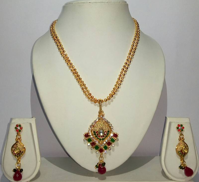 Buy gold plated glorious pendant set Online